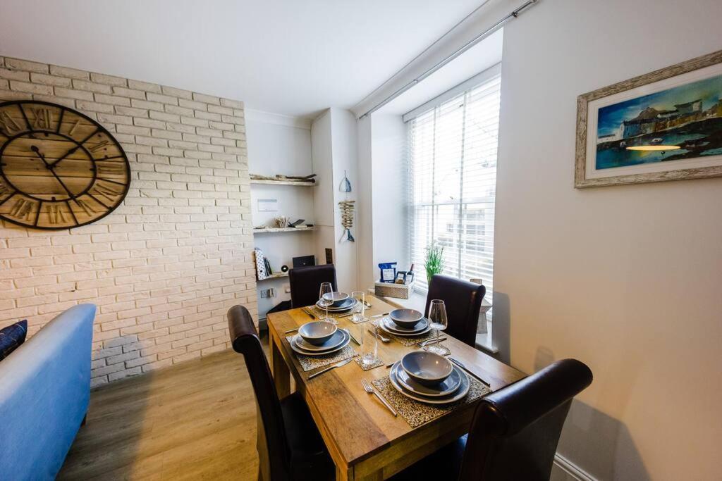 Flat 1 Flint House Tenby - 2 Bedroom - Garden - Dog Friendly Exterior photo